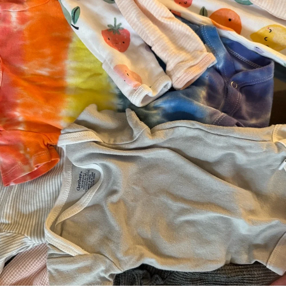 Newborn Girl Clothing Lot- Long & Short Sleeve Onesies, Footies, & Matching Set. - Picture 7 of 8